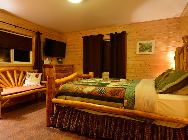 Cabin-Bedroom-Side-Bed-View