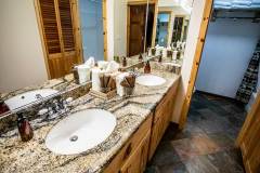 Lodge-Bathroom